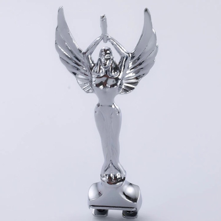 Logo 3D cô gái đứng dán capo xe ô tô