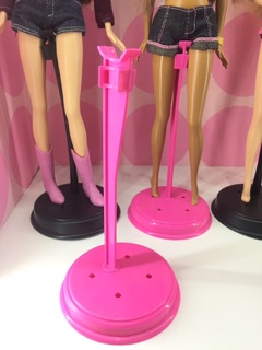 CHÂN  ĐẾ BÚP BÊ BARBIE