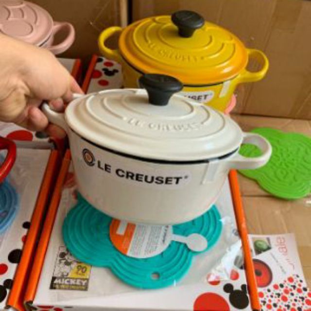 Sale nồi gang Mickey Le Creuset 18cm