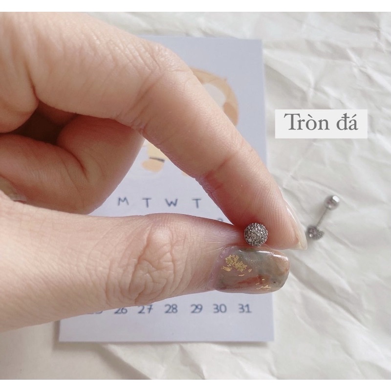 1 CHIẾC bông tai THÉP y tế tam giác đính đá