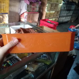 Đựng thức ăn cho chim