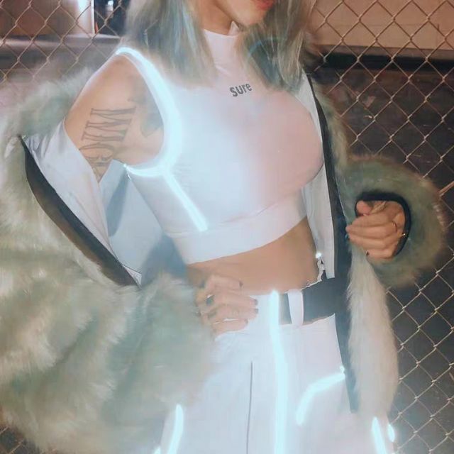 (Sẵn) 😎 Áo ba lỗ croptop có line phản quang phong cách Âu Mỹ | BigBuy360 - bigbuy360.vn