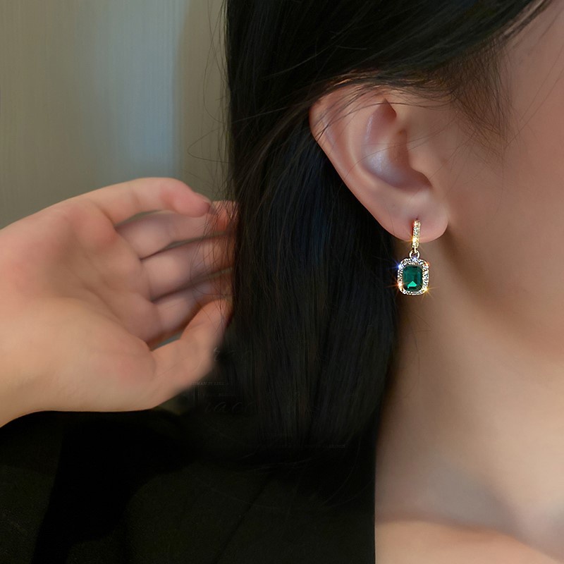 Khuyên Tai Đính Đá Ngọc Lục Bảo Hình Vuông Phong Cách Cổ Điển