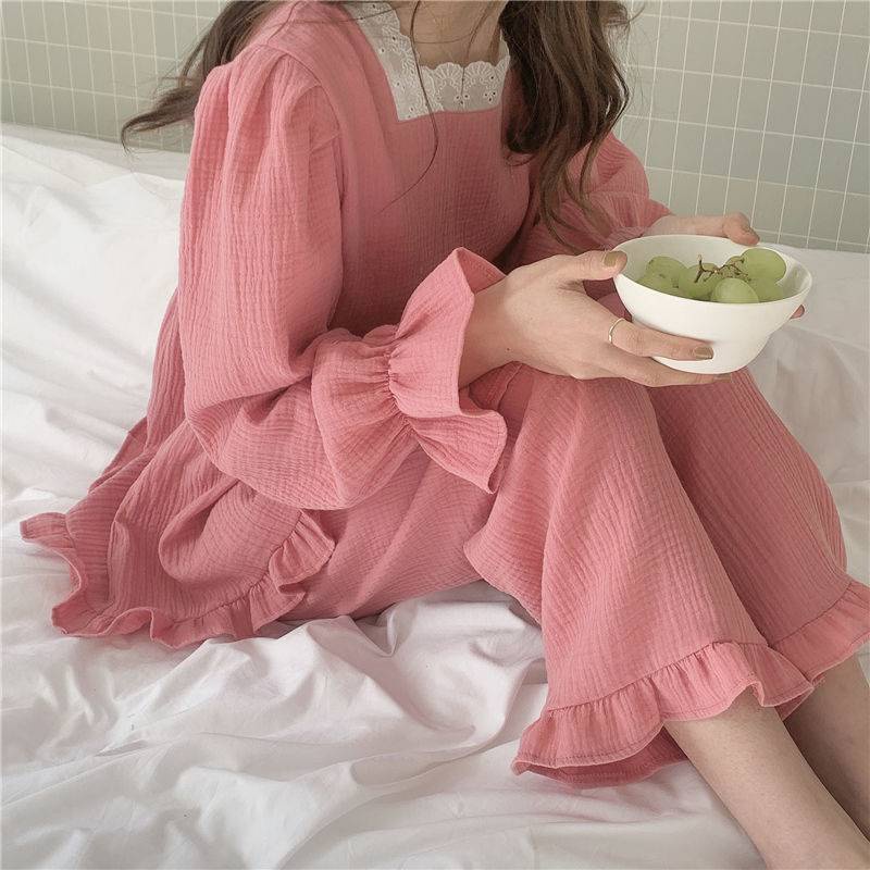 Bộ đồ ngủ tay dài phối ren đơn giản phong cách Hàn Quốc