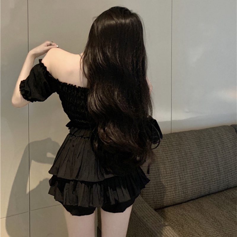 Bộ Áo Sơ Mi Ngắn Tay Trễ Vai + Chân Váy Ngắn Lưng Cao Xếp Ly Dễ Thương