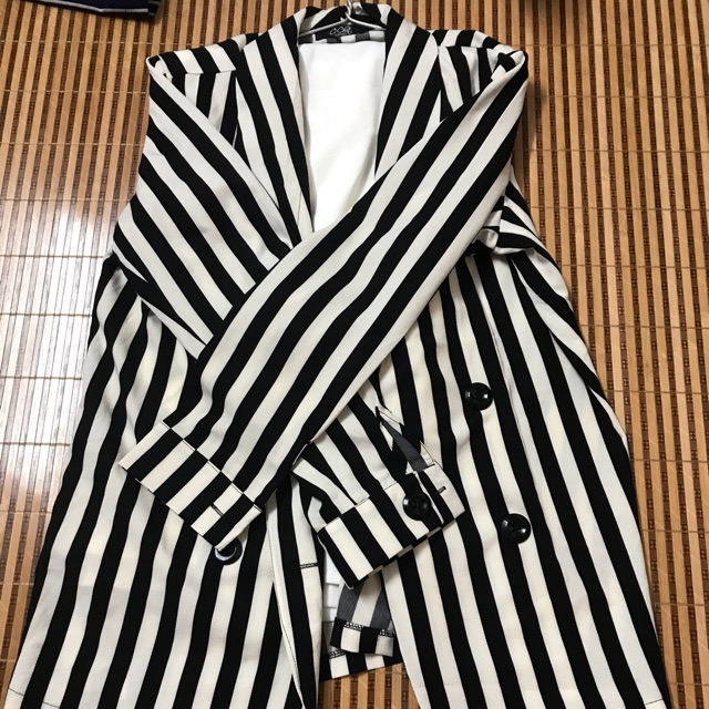 Set áo vest kẻ quần trắng