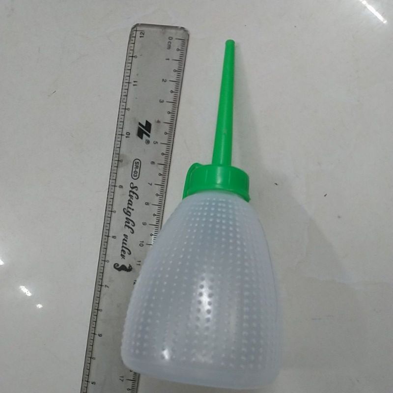 Vịt dầu ( bình tra dầu máy)