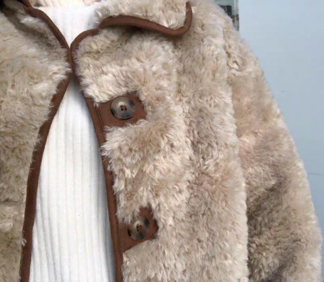 Áo lông cừu cúc nâu