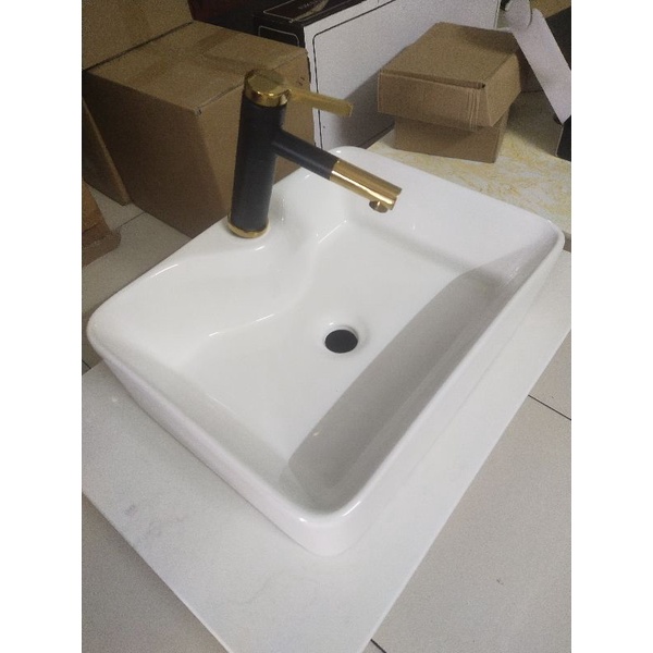 vòi rửa mặt đồng thau . mạ crôm . kích thước 20 cm . nóng lạnh . sản phẩm đi kèm cặp dây cấp nóng lạnh 304