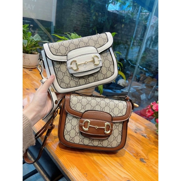 Túi GC hà hồ viền nâu và viền trắng size 20cm