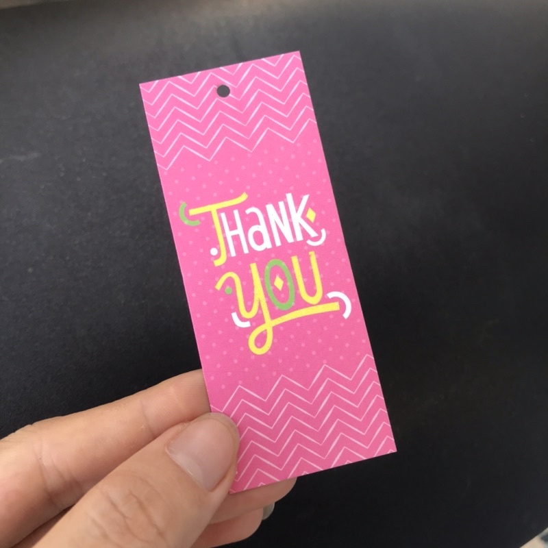 100 Tag Quần Áo, Mác Treo Quần Áo, Thẻ Treo Thời Trang Size 9x3.6cm Có Đục Lỗ , Chất Liệu C300 Cán Màn Mờ