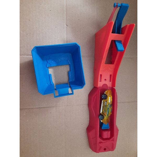 Bộ đường đua hotwheels cơ bản kèm xe đã qua sử dụng