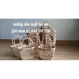 Làn cói bé đan mắt cáo ngây thơ