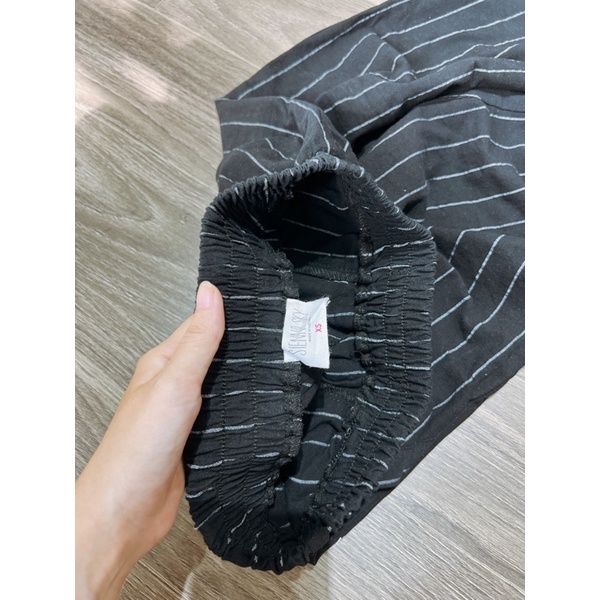 Quần xuất linen đen