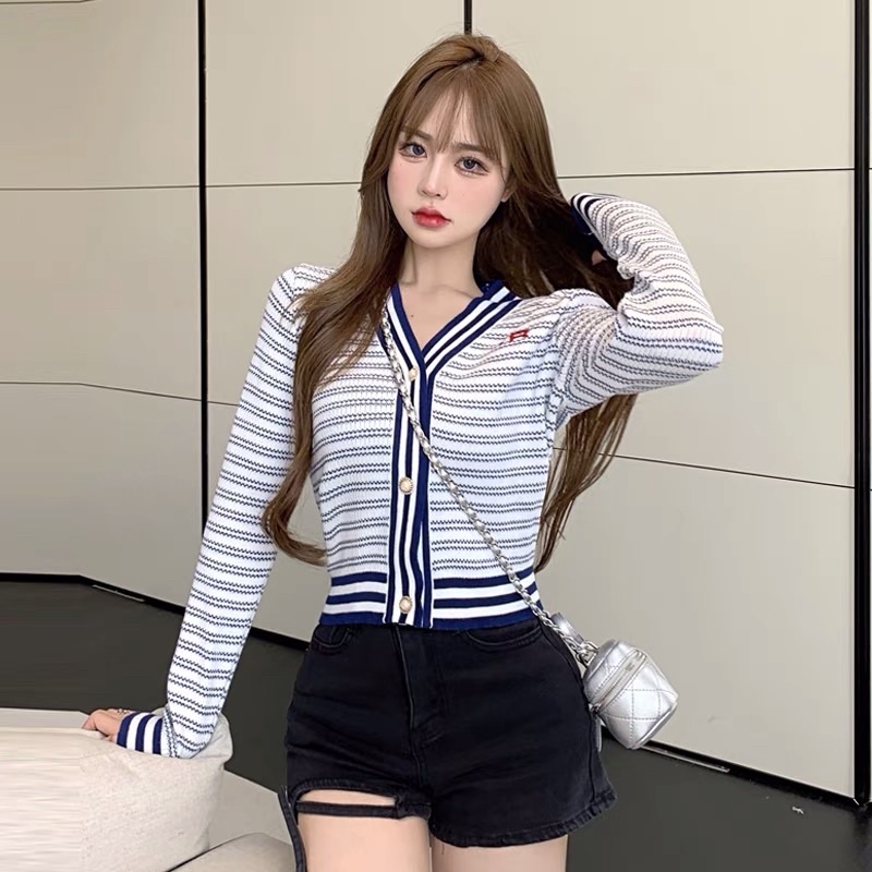 áo len khoác cảdigan dệt kim dáng bóng chày viền sọc cổ tim khuy ngọc thêu AR (2127#)