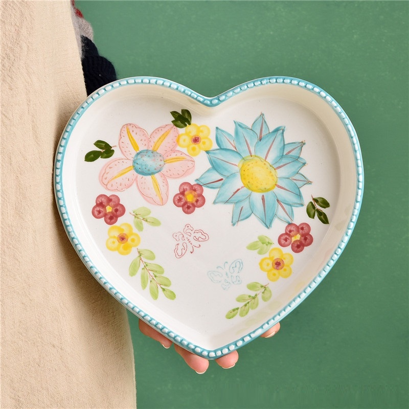 Đĩa sứ hình trái tim họa tiết thủ công mỹ nghệ kích thước 20x17,5x3,5cm