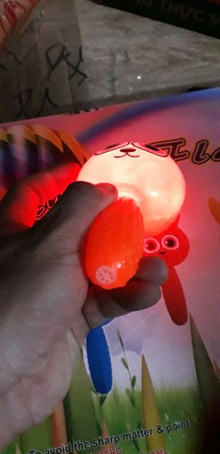 Mô hình chú thỏ chúp chít bằng nhựa có nhạc và đèn led rất đẹp