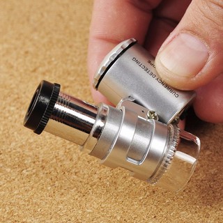Kính lúp zoom 60x có led -diy117