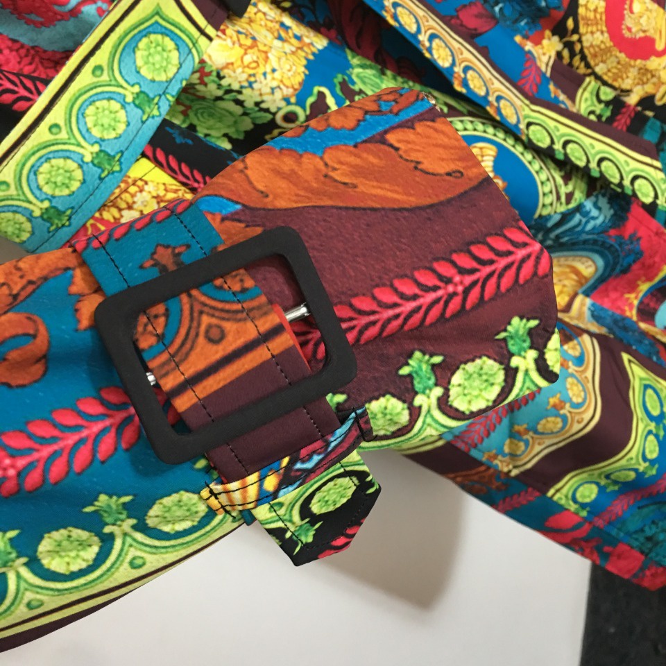 Áo khoác măng-tô nữ thời trang cao cấp Versace thiết kế họa tiết độc đáo, phong cách thời thượng