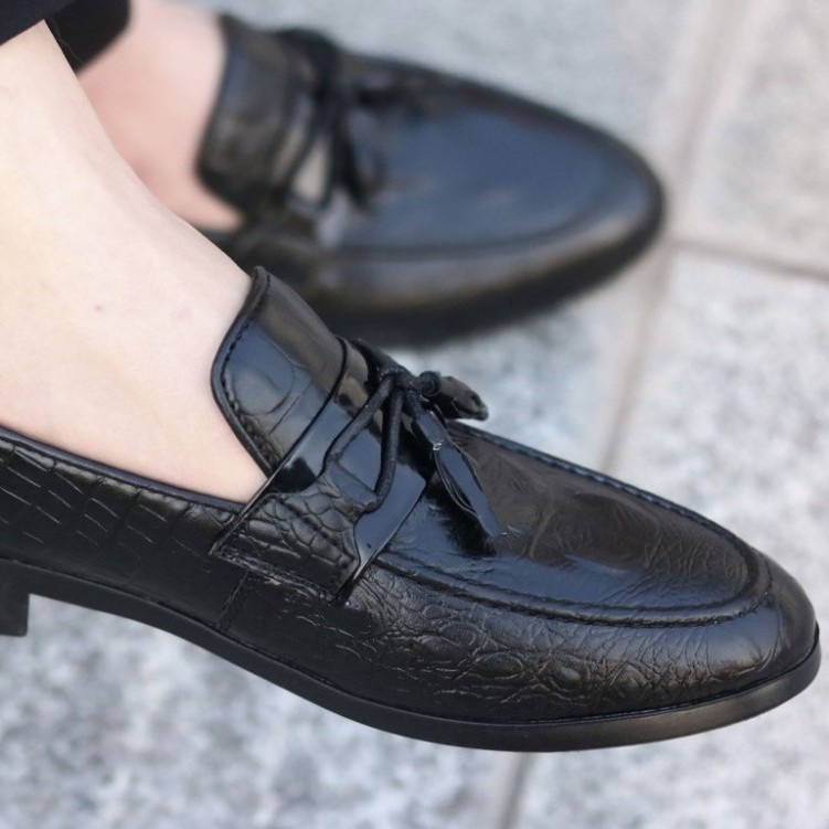 Giày lười nam vẫn là da cá sấu nhưng nó lạ lắm gắn lơ cực độc đáo