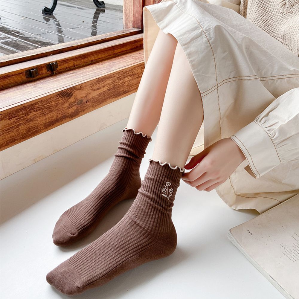Vớ cotton thêu hoa kiểu dáng retro dễ thương dành cho nữ