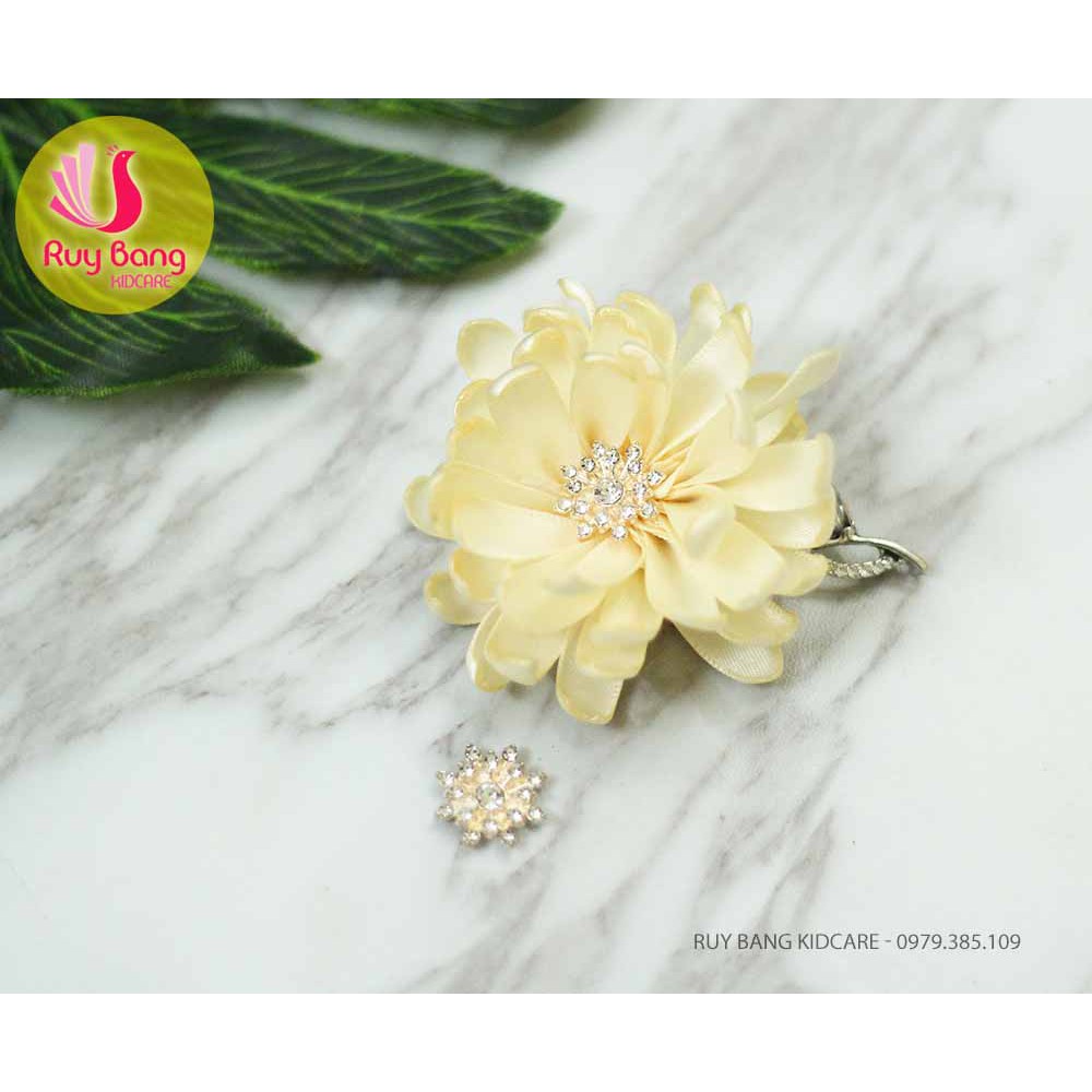 Cành lá kim loại, center đá đính hoa vải handmade