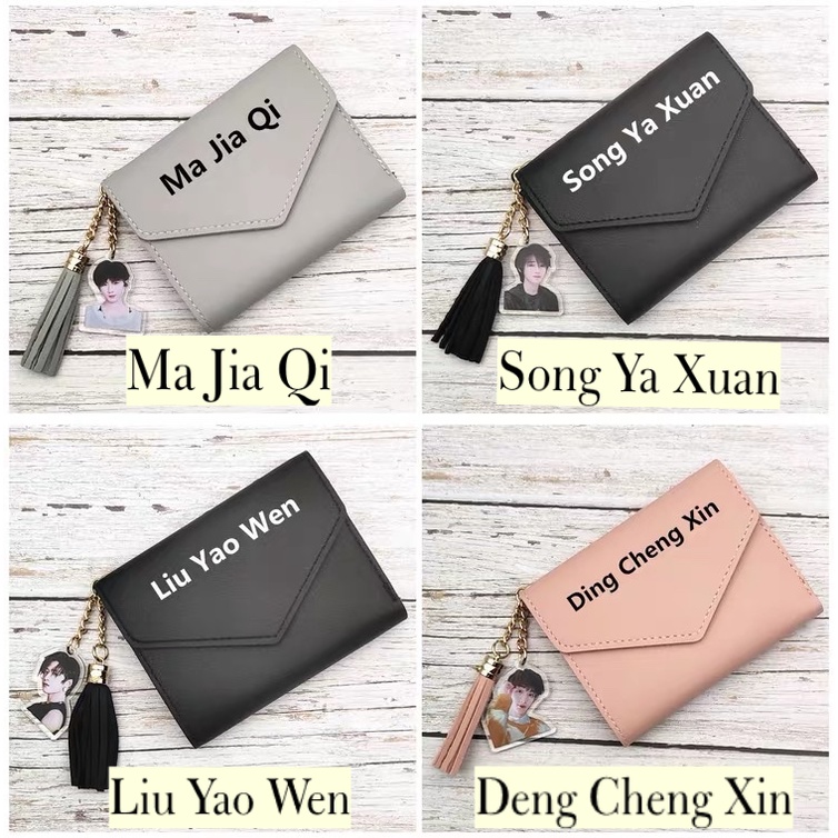 Ví cầm tay in chữ nhóm TNT kèm móc khóa