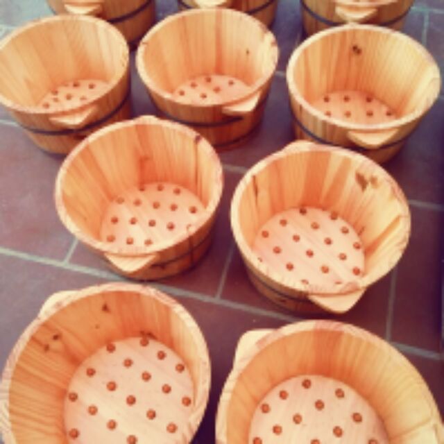 Chậu ngâm chân gỗ thông hạt massage