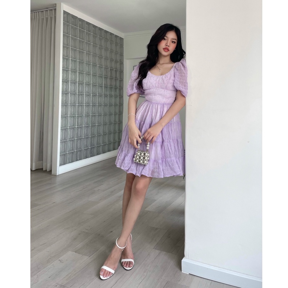 Iris dress- váy tay bồng cùng với độ xòe rộng, chất vải đặc biệt không nhăn