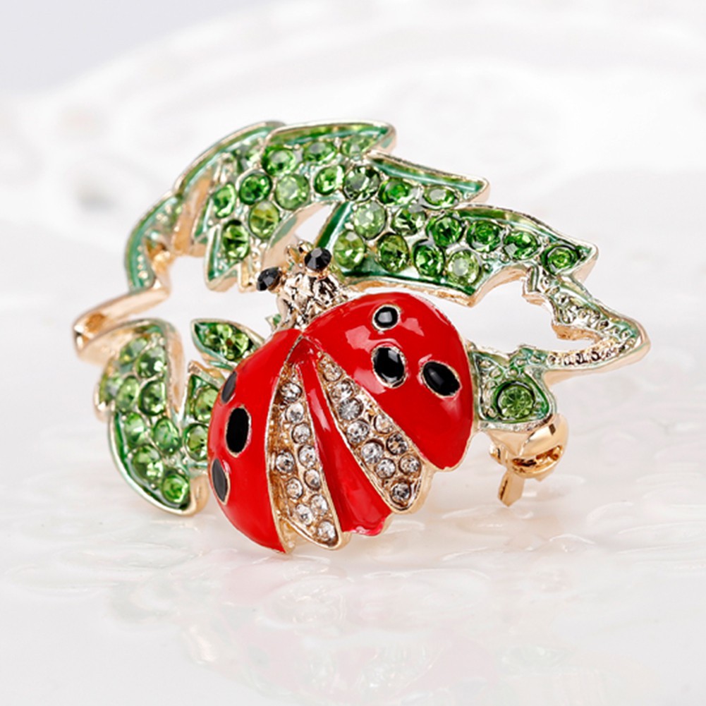 Ghim cài áo hình bọ rùa và chiếc lá xinh xắn