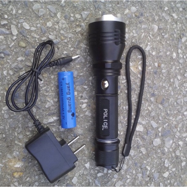 Đèn pin siêu sáng Police C6 loại pin sạc ♥️♥️