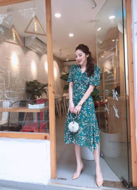 Đầm hoa đắp chéo