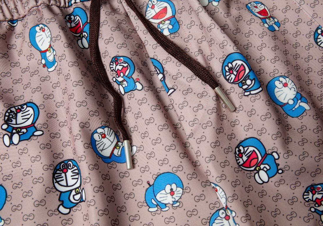 Quần Short Đi Biển Vải Cotton In Hình Doraemon Dễ Thương Cho Nam + Nữ
