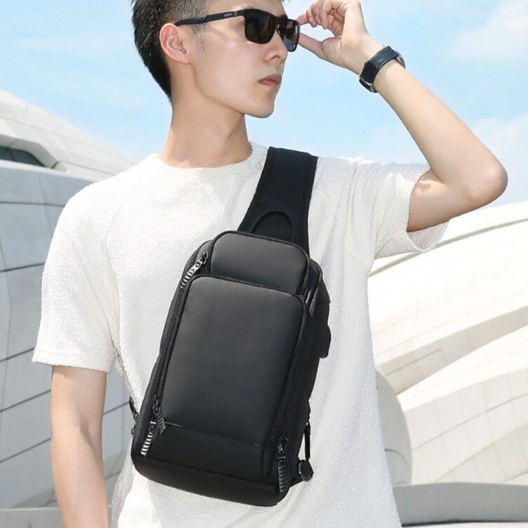 Túi đeo chéo cho nam có tích hợp cổng sạc USB tiện lợi | BigBuy360 - bigbuy360.vn