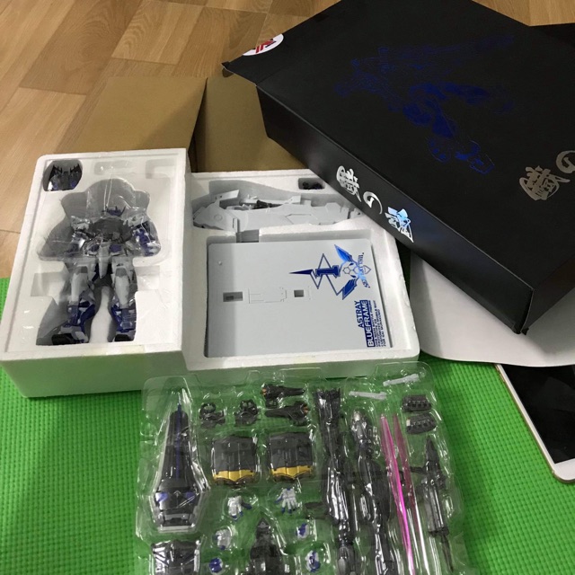 Mô hình metal build astray red vs blue hãng MC