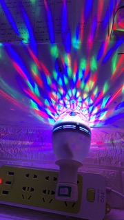 đèn led xoay 7 màu tự động