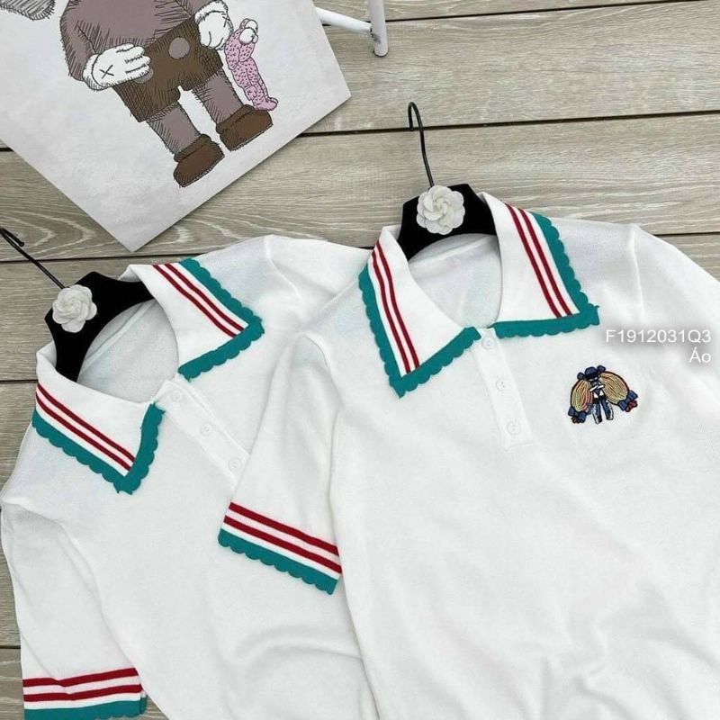 Áo len ngực thêu ong cổ bẻ tay con phối viền sọc đỏ xanh cổ và tay áo hàng Quảng Châu!