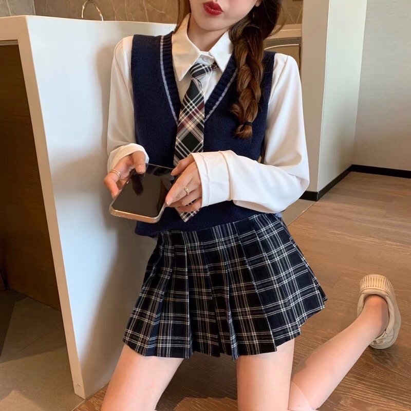 Áo gile len + chân váy kẻ + sơ mi siêu xinh