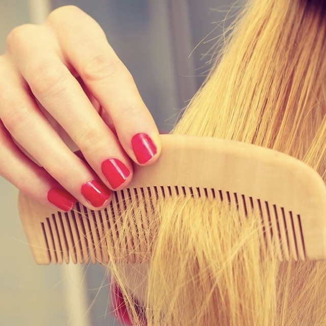 Xịt dưỡng tóc Amika The Wizard Detangling Primer