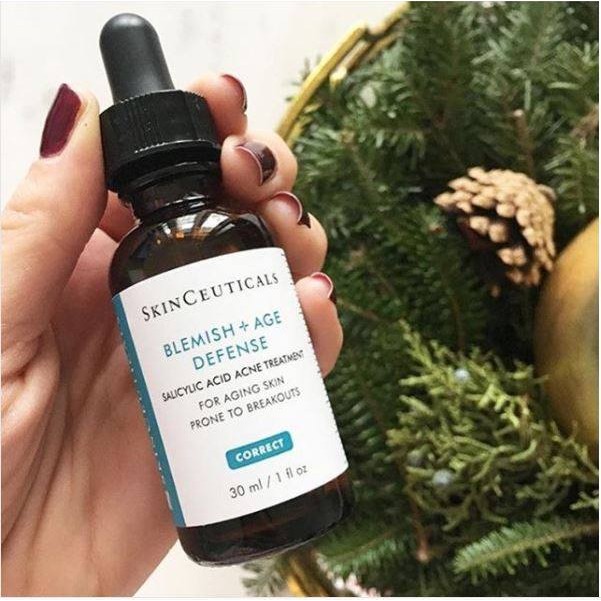 ĐÁNH BAY MỤN VÀ HƠN THẾ NỮA VỚI SKINCEUTICAL BLEMISH +AGE DEFENSE .