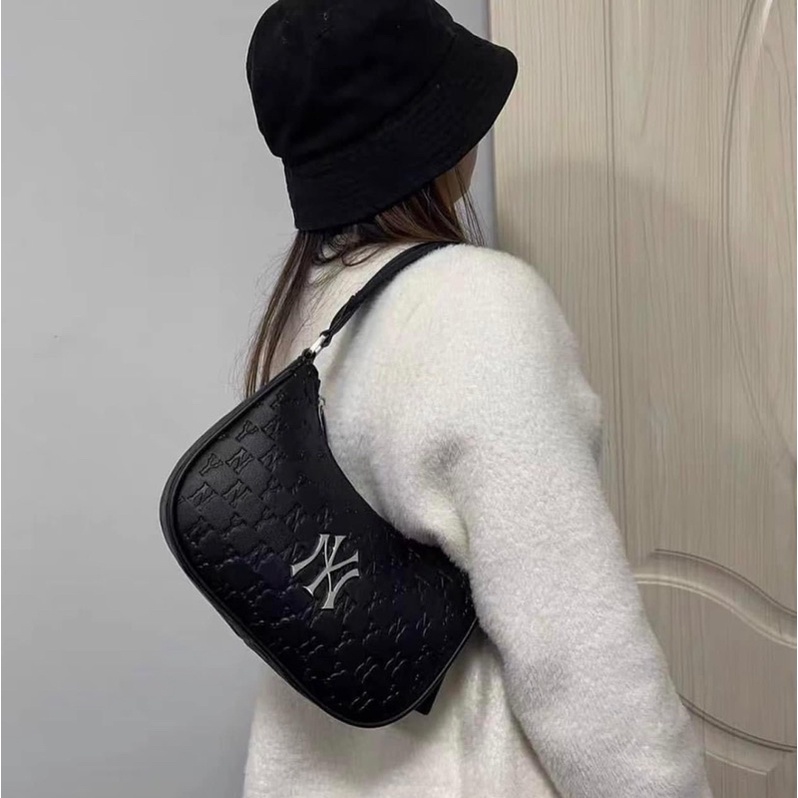 Túi kẹp nách da hoạ tiết monogram chìm