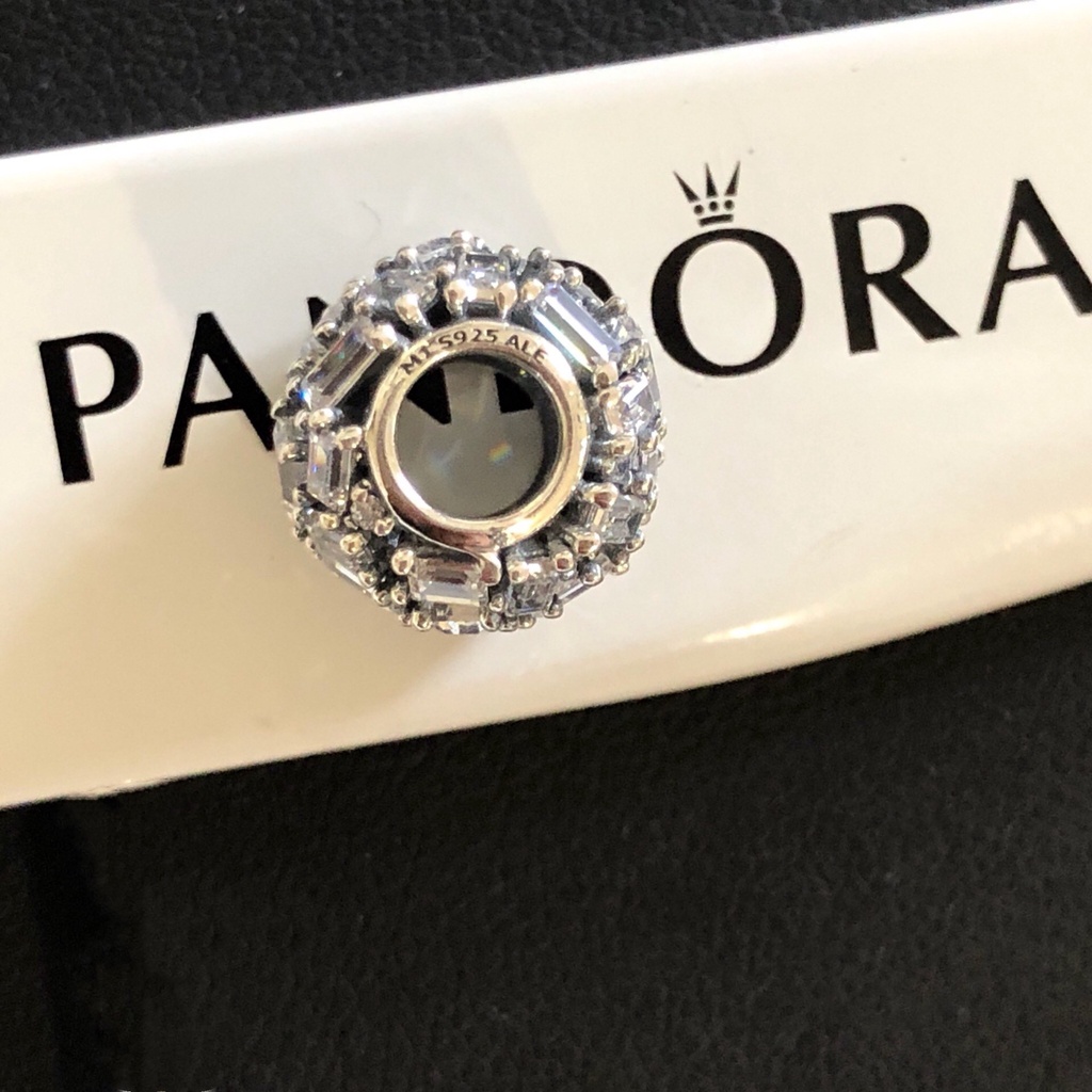 Hạt chạm khắc thành đá quý trang nhã