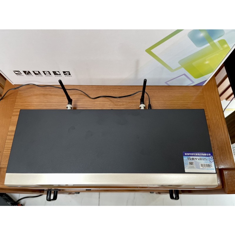 Micro không dây Baiervires BS-970 chính hãng rất cao cấp.Tặng bộ pin sạc