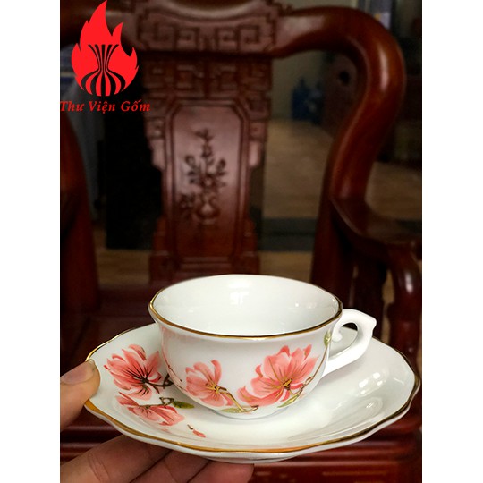 Bộ ấm chén trắng vẽ vàng vẽ cảnh Bát Tràng