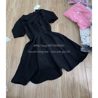 Váy đen xoắn bụng