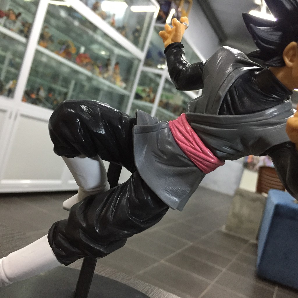 Mô hình Black Goku attack