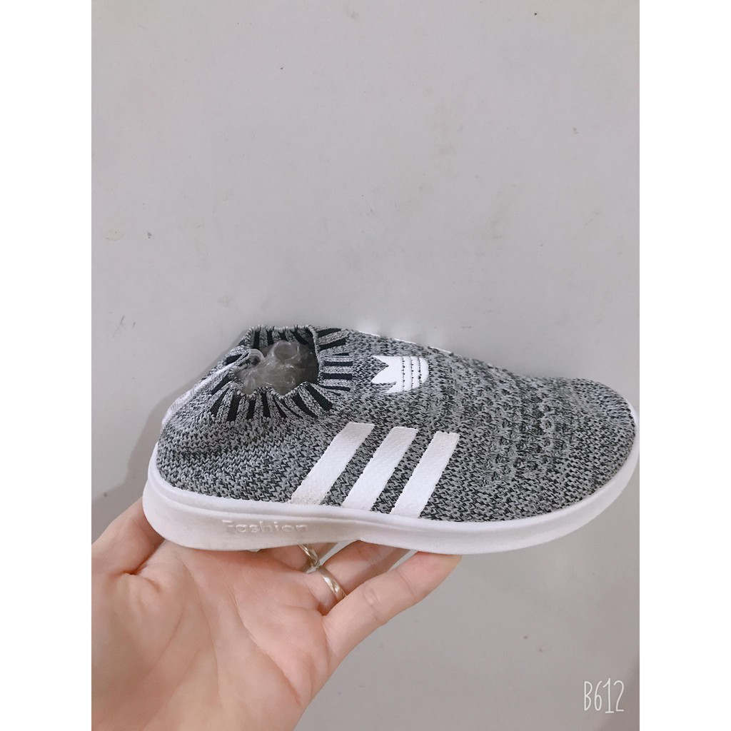 giày thể thao 3 sọc adidas cho bé (ảnh thật tự chụp )