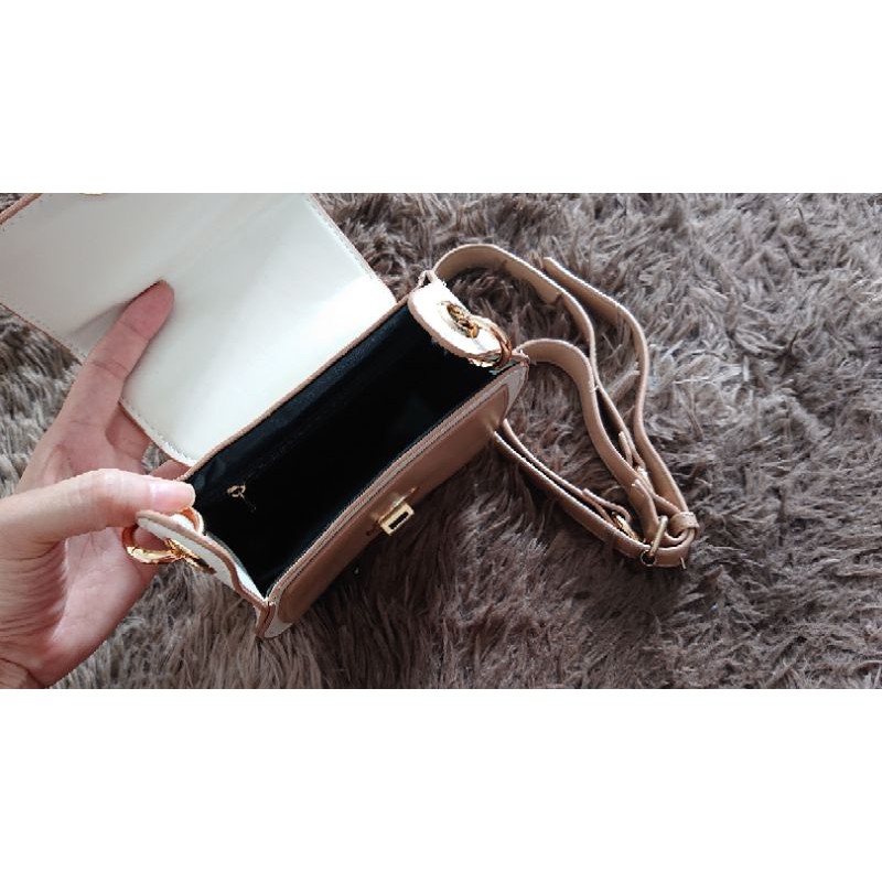 Túi đeo chéo khóa tròn