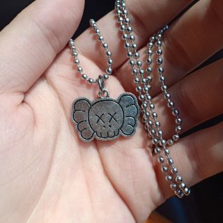 Vòng Kaws không gỉ