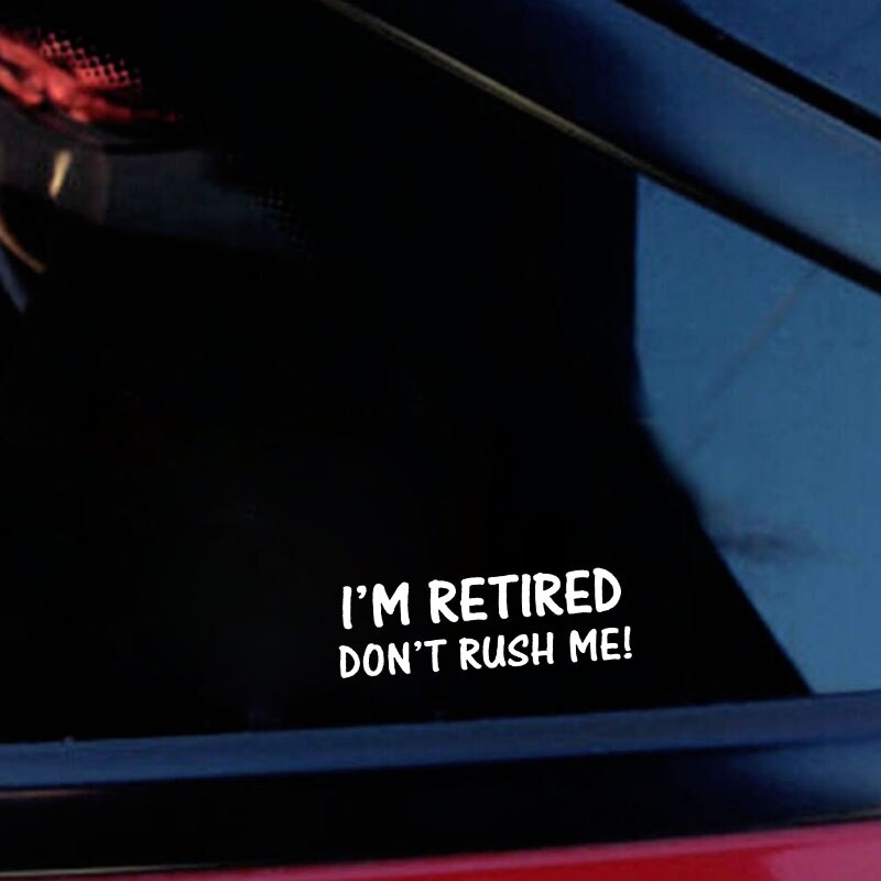 Đề can vinyl chữ Don't Rush Me I'm Retired độc đáo trang trí xe hơi kích cỡ 15.5cm X 5cm